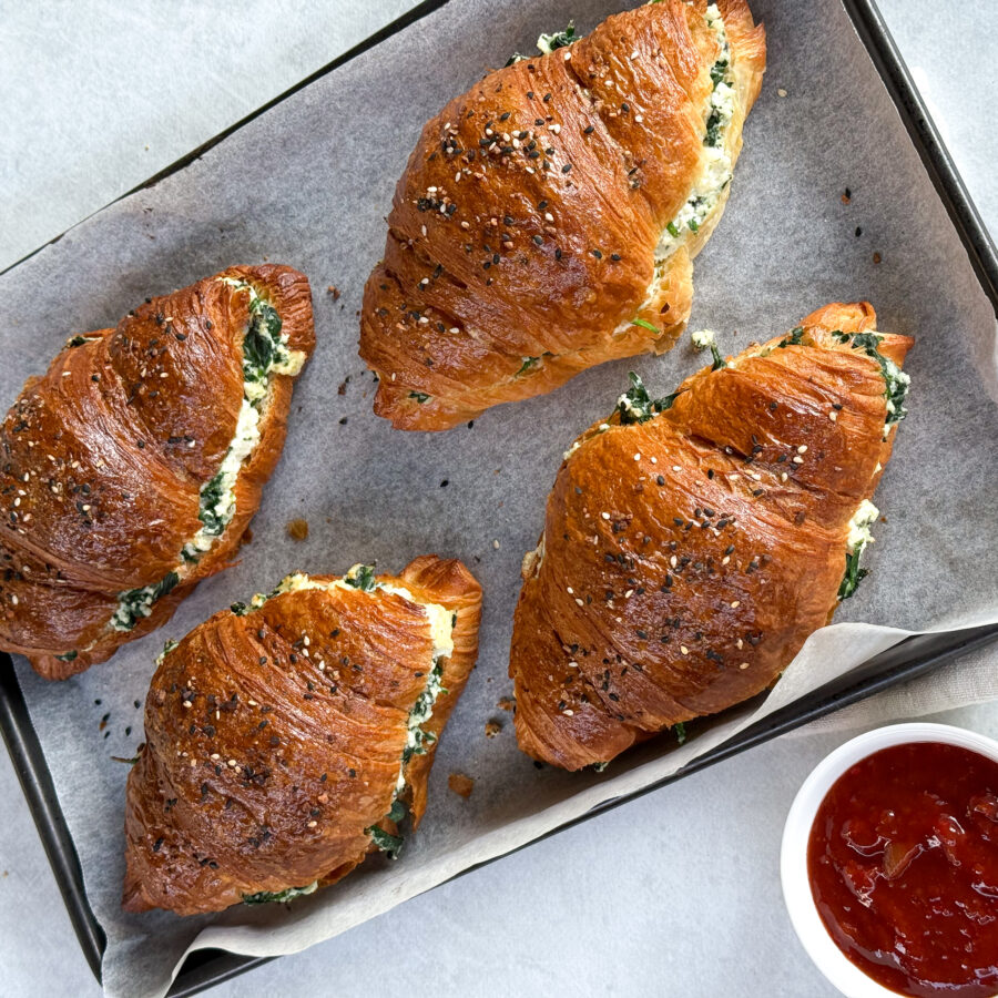 Cheesy Spinach Croissants Recipe